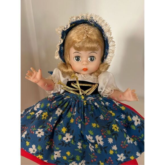 Vintage Madame Alexander Gretel Doll - Picture 3 of 7